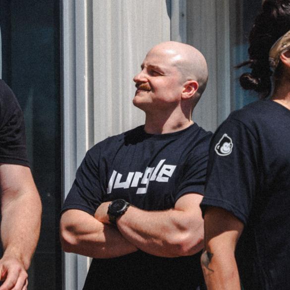 Nicolas Champagne, head coach de la Jungle Centre d'entraînement, prêt à encadrer les membres avec passion et expertise.