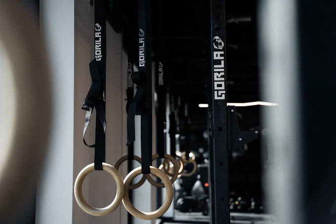 Anneaux de gymnastique Gorila installés au Jungle Centre d’Entraînement à Saint-Hyacinthe, gym d’entraînement fonctionnel offrant des tarifs flexibles pour cours HIIT, haltérophilie et coaching privé.